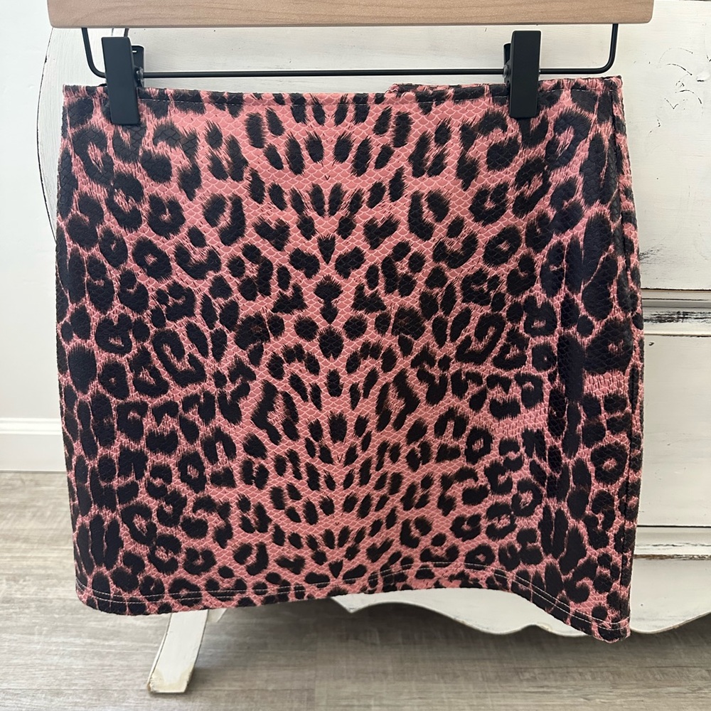 Small Pink and Black Leopard Print Mini Skirt 🖤💗